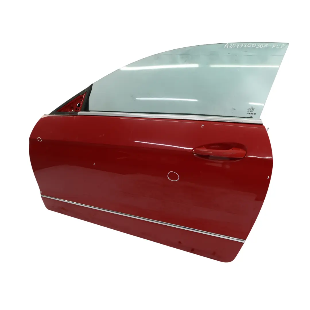 Tür Vorne Links Feueropal Feuer Opal Rot - 590 für Mercedes A207 Cabrio mit Teilenummer A2077200305 Mercedes A207 Cabrio Tür Vorne Links Feueropal Feuer Opal Rot - 590 - SKU A2077200305-FUP - Teilenummer A2077200305