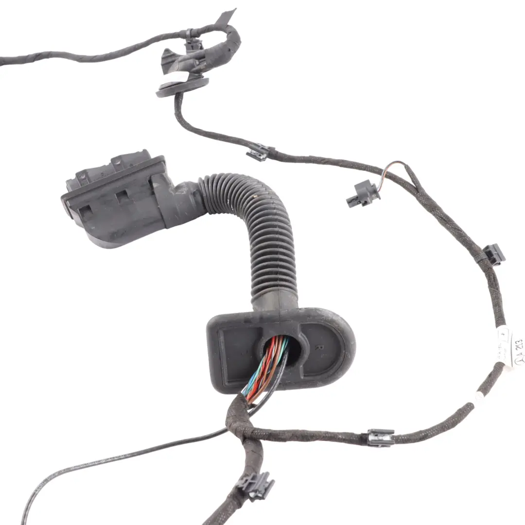 Front Door Wiring Harness Keyless Driver's Side to Mercedes W213 with Part number A2135409130 Mercedes W213 Front Door Wiring Harness Keyless Driver's Side - SKU RHD-A2135409130 - Part number A2135409130