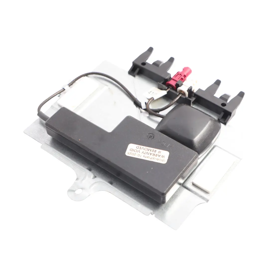 W197 C216 C217 Rear Antenna Aerial Amplifier to Mercedes with Part number A2168200975 Mercedes W197 C216 C217 Rear Antenna Aerial Amplifier - SKU A2168200975 - Part number A2168200975