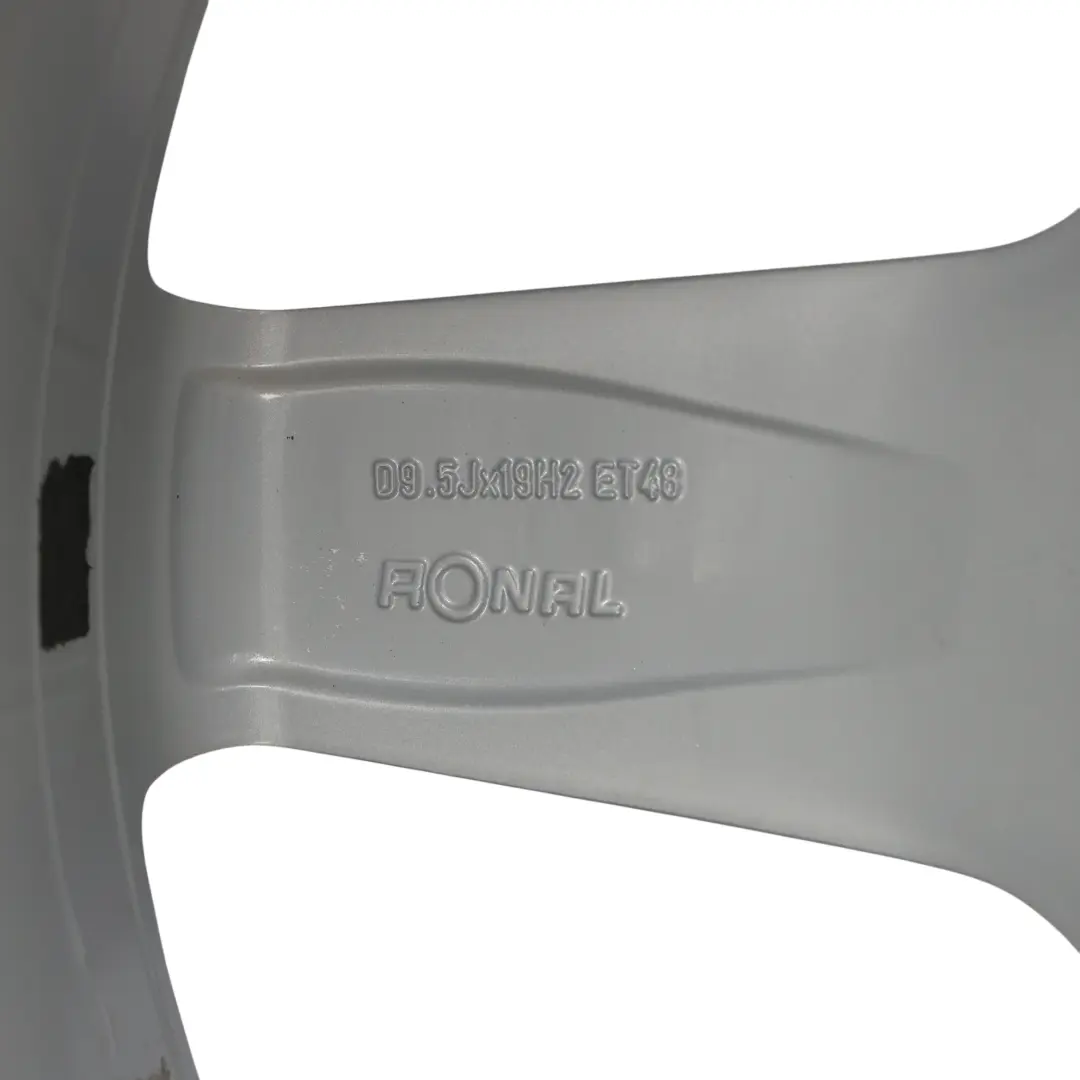 Tylna Srebrna Felga Aluminiowa 19" 9,5J ET:48 do Mercedes CLS C218 o numerze A2184011702 Mercedes CLS C218 Tylna Srebrna Felga Aluminiowa 19" 9,5J ET:48 - SKU A2184011702-1 - Numer Części A2184011702