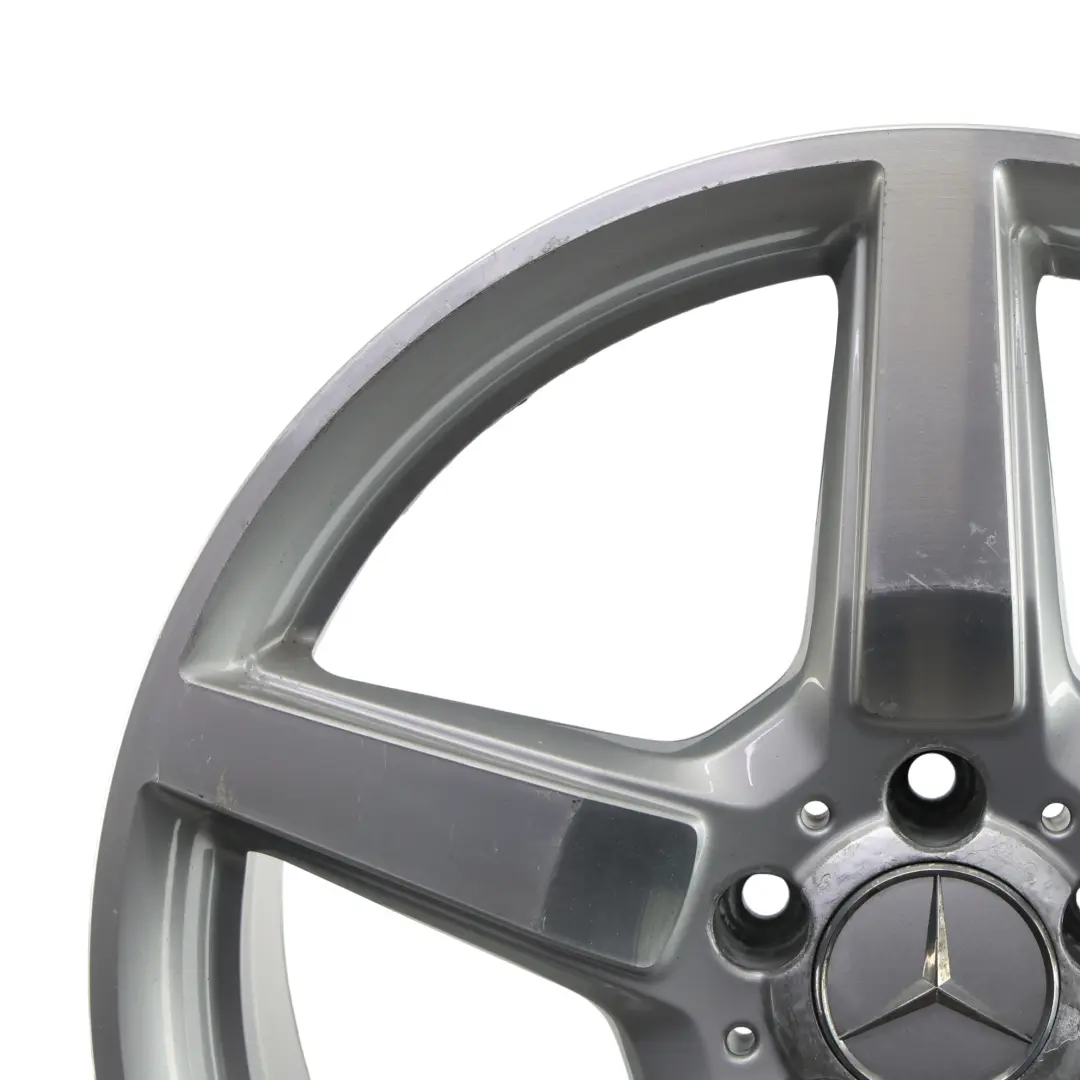 Silberne Leicht Metall Felge Hinten 19" 9,5J ET:48 für Mercedes CLS C218 mit Teilenummer A2184011702 Mercedes CLS C218 Silberne Leicht Metall Felge Hinten 19" 9,5J ET:48 - SKU A2184011702-1 - Teilenummer A2184011702