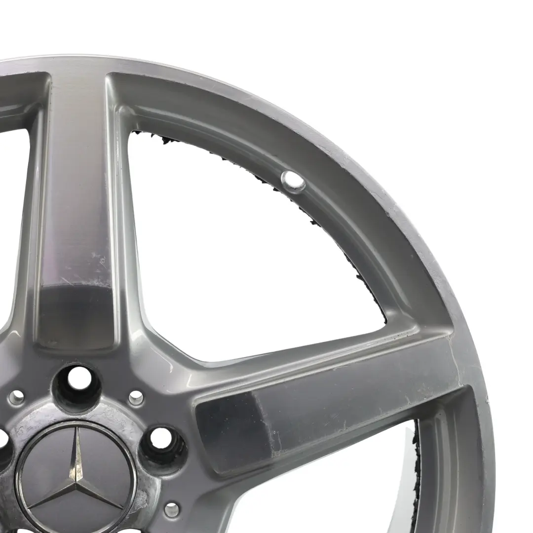 Tylna Srebrna Felga Aluminiowa 19" 9,5J ET:48 do Mercedes CLS C218 o numerze A2184011702 Mercedes CLS C218 Tylna Srebrna Felga Aluminiowa 19" 9,5J ET:48 - SKU A2184011702-1 - Numer Części A2184011702