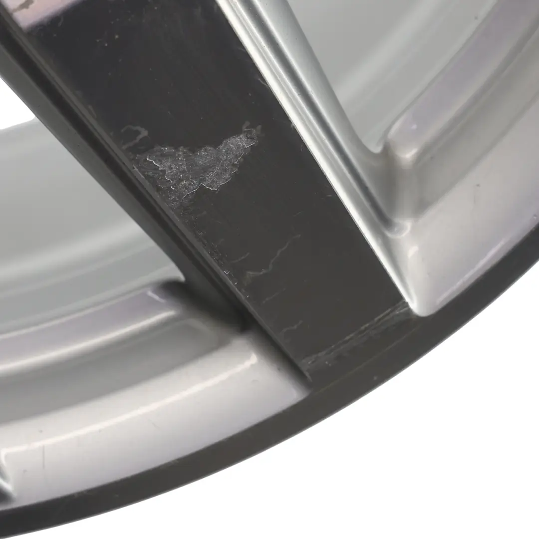 Silberne Leicht Metall Felge Hinten 19" 9,5J ET:48 für Mercedes CLS C218 mit Teilenummer A2184011702 Mercedes CLS C218 Silberne Leicht Metall Felge Hinten 19" 9,5J ET:48 - SKU A2184011702-1 - Teilenummer A2184011702