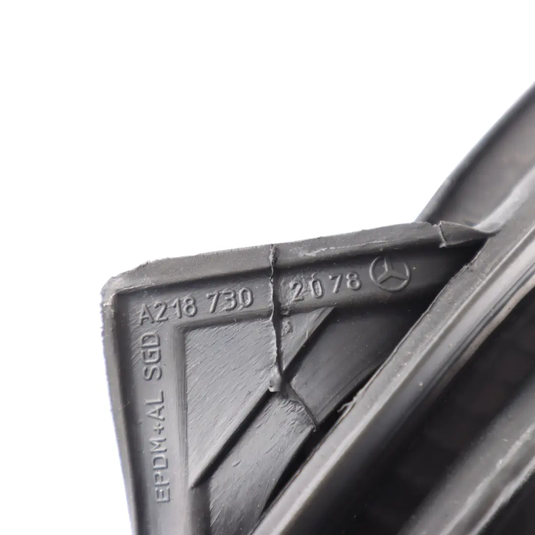 Mercedes CLS C218 Uszczelka Drzwi Gumowa Tylna Prawa - SKU A2187302078 - Numer Części A2187302078