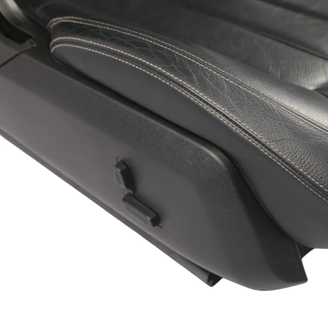 Sedile anteriore destro riscaldato pelle nero bianco cuciture per Mercedes CLS X218 con numero di parte A2189100847 Mercedes CLS X218 Sedile anteriore destro riscaldato pelle nero bianco cuciture - SKU A2189100847-1 - Numero di parte A2189100847