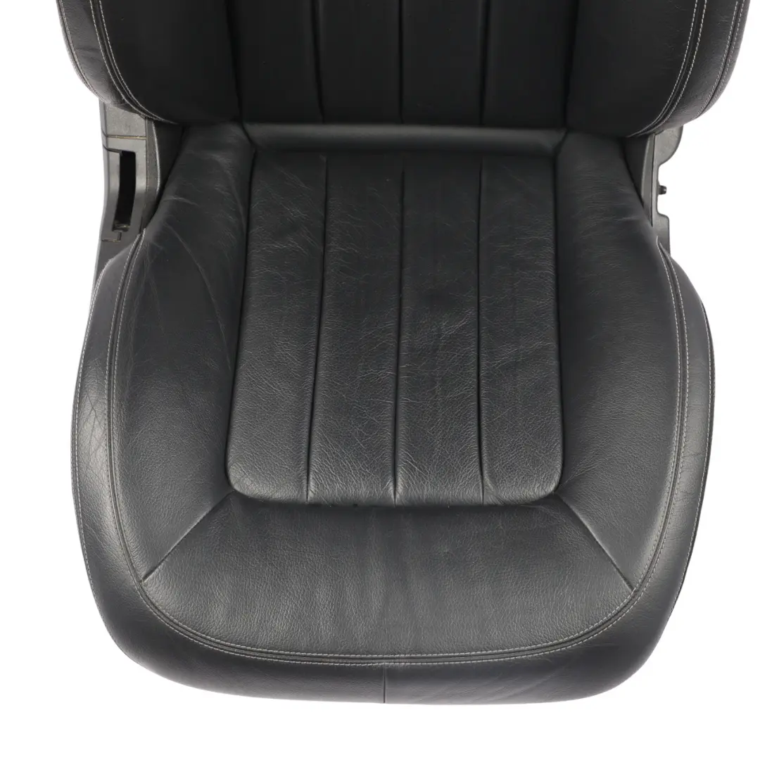 Sedile anteriore destro riscaldato pelle nero bianco cuciture per Mercedes CLS X218 con numero di parte A2189100847 Mercedes CLS X218 Sedile anteriore destro riscaldato pelle nero bianco cuciture - SKU A2189100847-1 - Numero di parte A2189100847