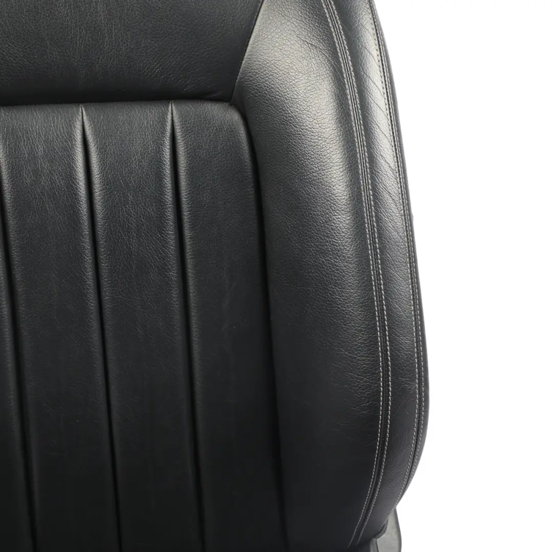 Sedile anteriore destro riscaldato pelle nero bianco cuciture per Mercedes CLS X218 con numero di parte A2189100847 Mercedes CLS X218 Sedile anteriore destro riscaldato pelle nero bianco cuciture - SKU A2189100847-1 - Numero di parte A2189100847