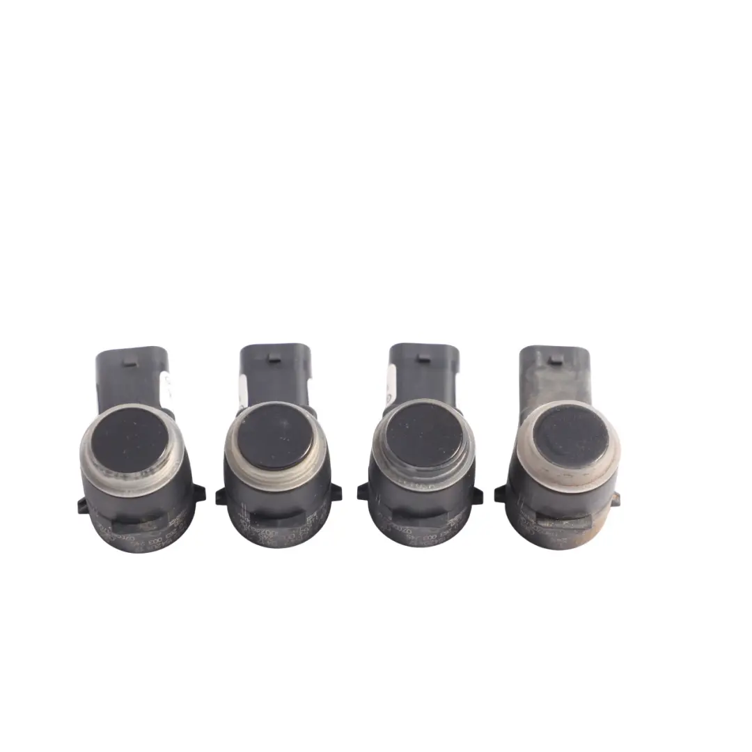 PDC Sensore Parcheggio Anteriore SET X4 Nero - 197 per Mercedes W203 W204 W211 con numero di parte A2215420417 Mercedes W203 W204 W211 PDC Sensore Parcheggio Anteriore SET X4 Nero - 197 - SKU A2215420417-OB2 - Numero di parte A2215420417