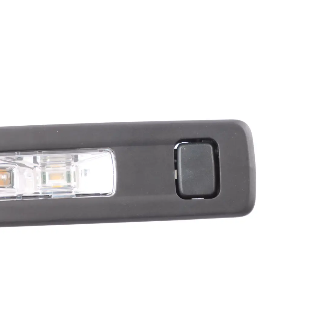 Lampka Oświetlenie Podsufitki Prawy Tył do Mercedes X118 W247 o numerze A2928100240 Mercedes X118 W247 Lampka Oświetlenie Podsufitki Prawy Tył - SKU A2928100240 - Numer Części A2928100240