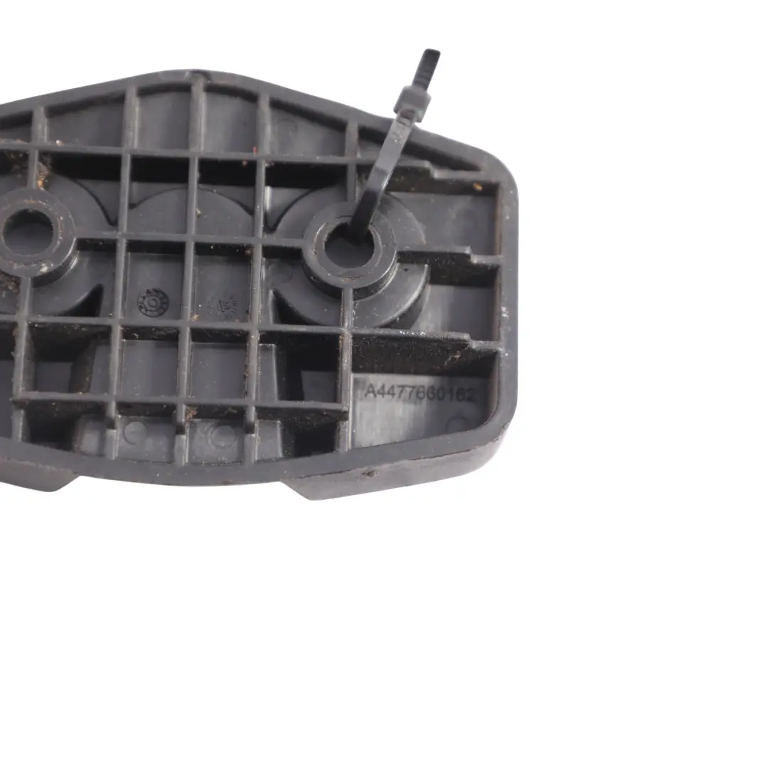 Tope Botón Borde Puerta Trasera Guía Embellecedor para Mercedes W447 con número de pieza A4477660162 Mercedes W447 Tope Botón Borde Puerta Trasera Guía Embellecedor - SKU A4477660162 - Número de pieza A4477660162