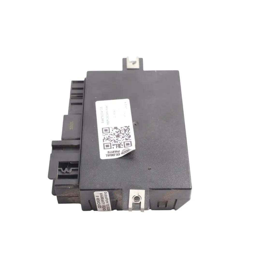 Tow Bar Towing Control Module Unit ECU to Mercedes W447 with Part number A4479004105 Mercedes W447 Tow Bar Towing Control Module Unit ECU - SKU A4479004105 - Part number A4479004105