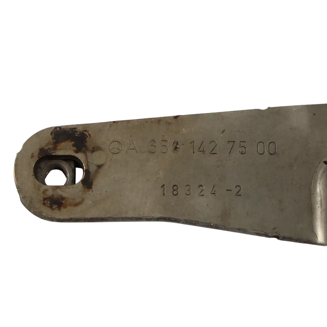 Auspuffhalterung Halterung für Mercedes W177 W247 mit Teilenummer A6541427500 Mercedes W177 W247 Auspuffhalterung Halterung - SKU A6541427500 - Teilenummer A6541427500