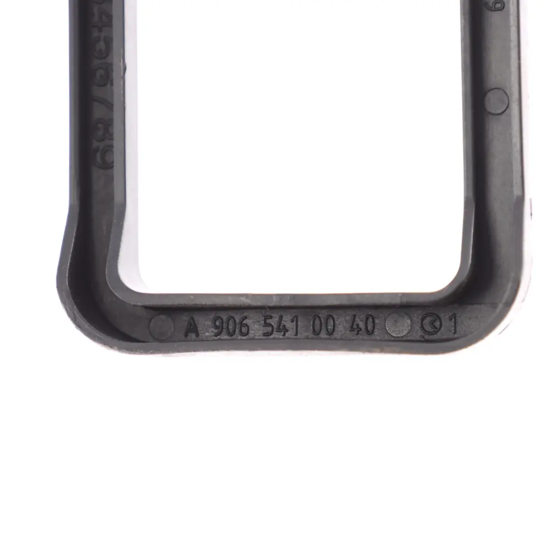 Soporte Bracket Batería para Mercedes Sprinter W906 con número de pieza A9065410040 Mercedes Sprinter W906 Soporte Bracket Batería - SKU A9065410040 - Número de pieza A9065410040