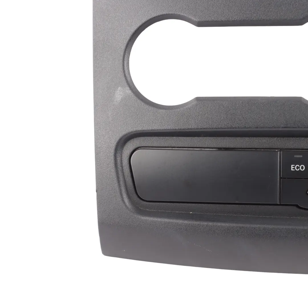 Tapa Panel Embellecedor Central Salpicadero Delantero para Mercedes Sprinter W906 con número de pieza A9066800017 Mercedes Sprinter W906 Tapa Panel Embellecedor Central Salpicadero Delantero - SKU A9066800017 - Número de pieza A9066800017