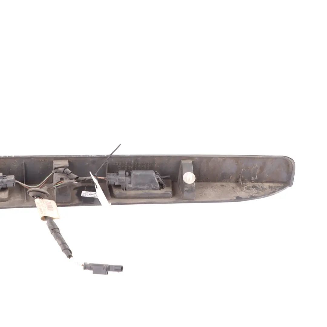 Mercedes W906 Couvercle de Coffre Panneau Plaque d'Immatriculation - SKU A9067400030-1 - Numéro de pièce A9067400030