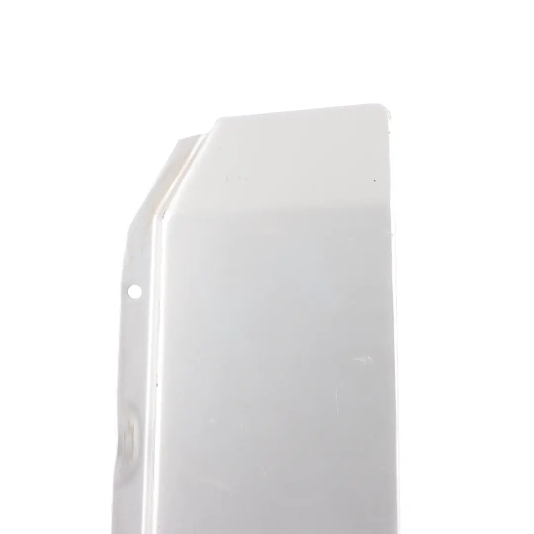 Couvercle de bouchon de réservoir carburant Brilliant Silver 9744 pour Mercedes W906 à propos du numéro de pièce A9067500004 Mercedes W906 Couvercle de bouchon de réservoir carburant Brilliant Silver 9744 - SKU A9067500004-BRS - Numéro de pièce A9067500004