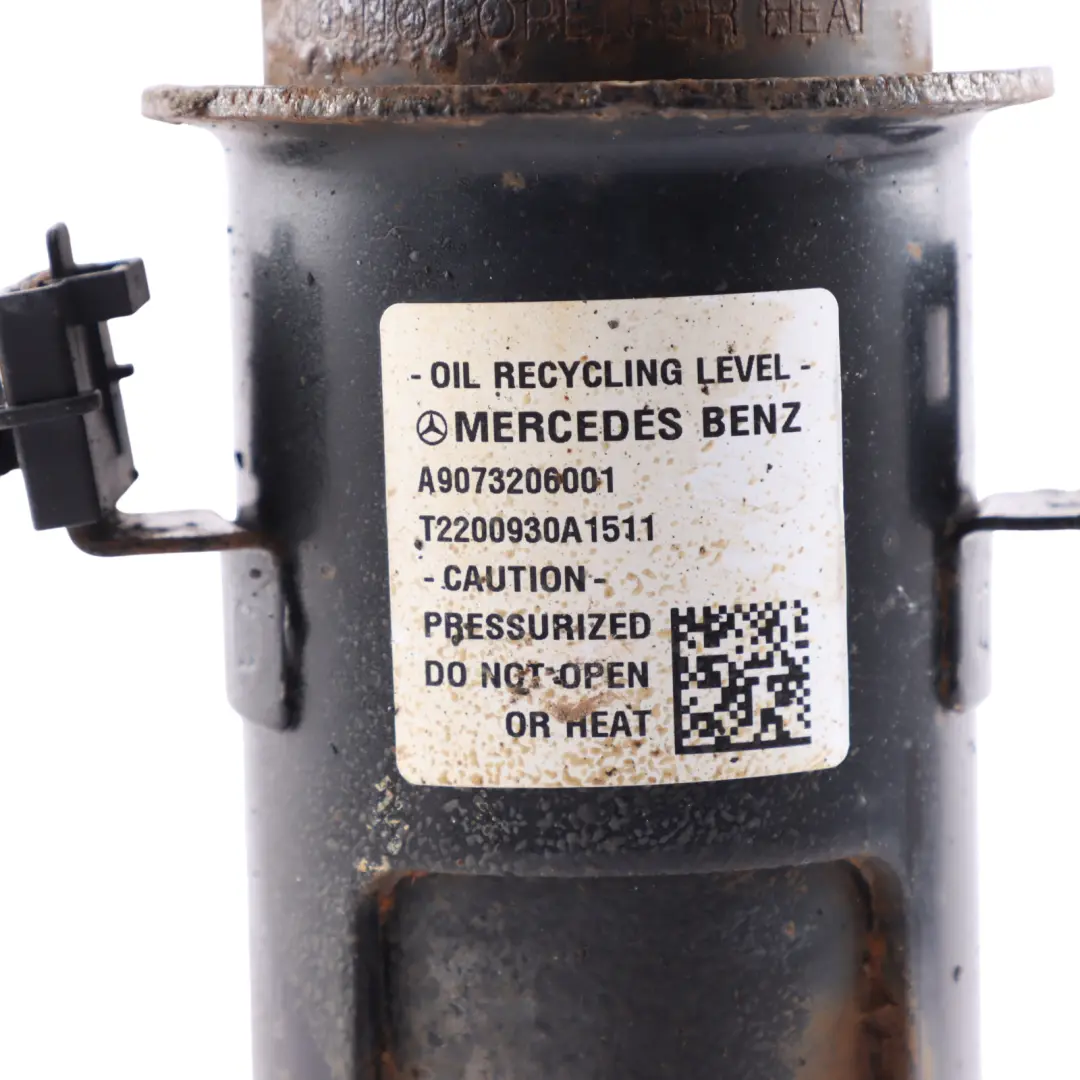 W907 Amortisseur Jambe Ressort Avant Gauche Droite pour Mercedes à propos du numéro de pièce A9073206001 Mercedes W907 Amortisseur Jambe Ressort Avant Gauche Droite - SKU A9073206001 - Numéro de pièce A9073206001