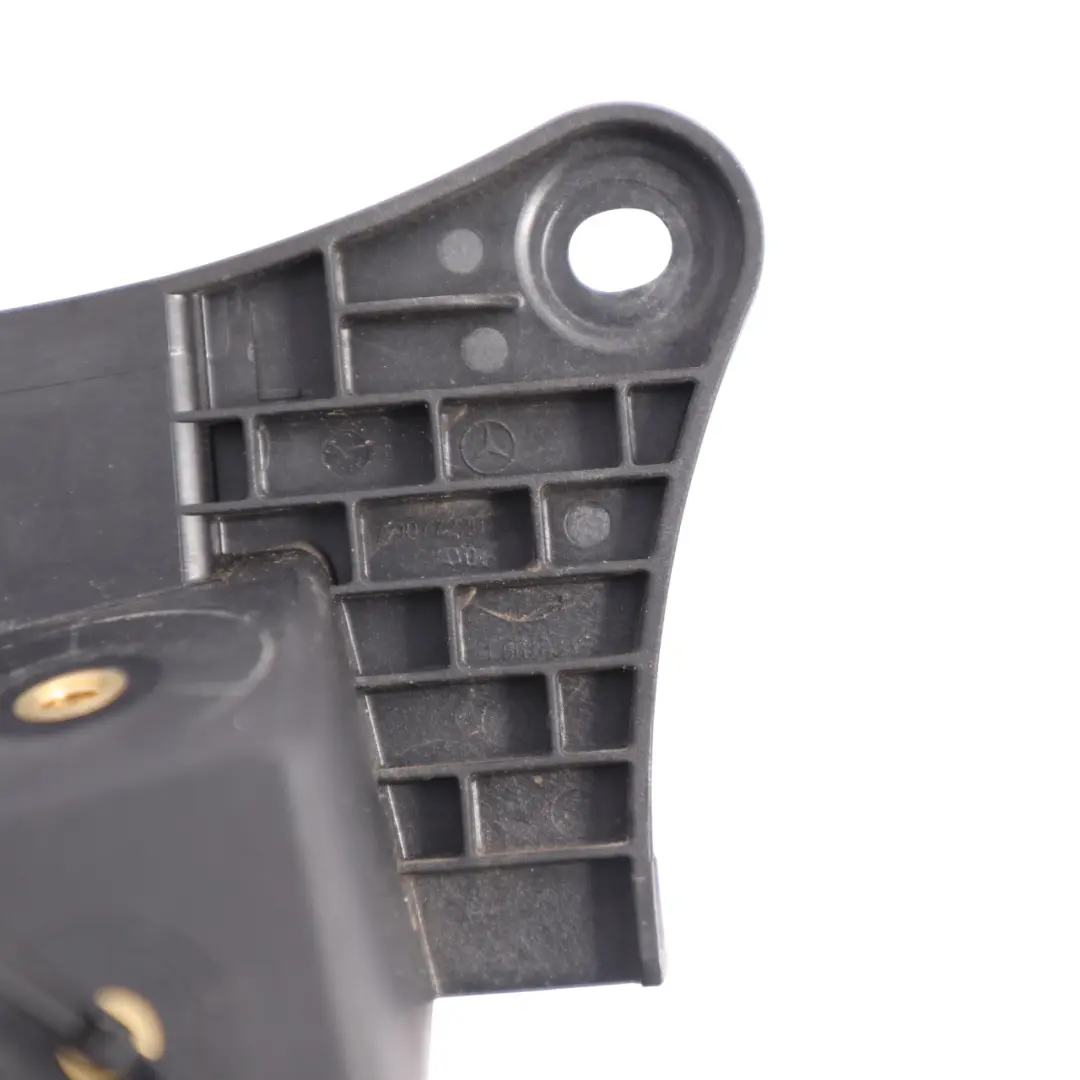 Mercedes W907 Scheda Porta Anteriore Interna Sinistra Staffa - SKU A9077220200 - Numero di parte A9077220200