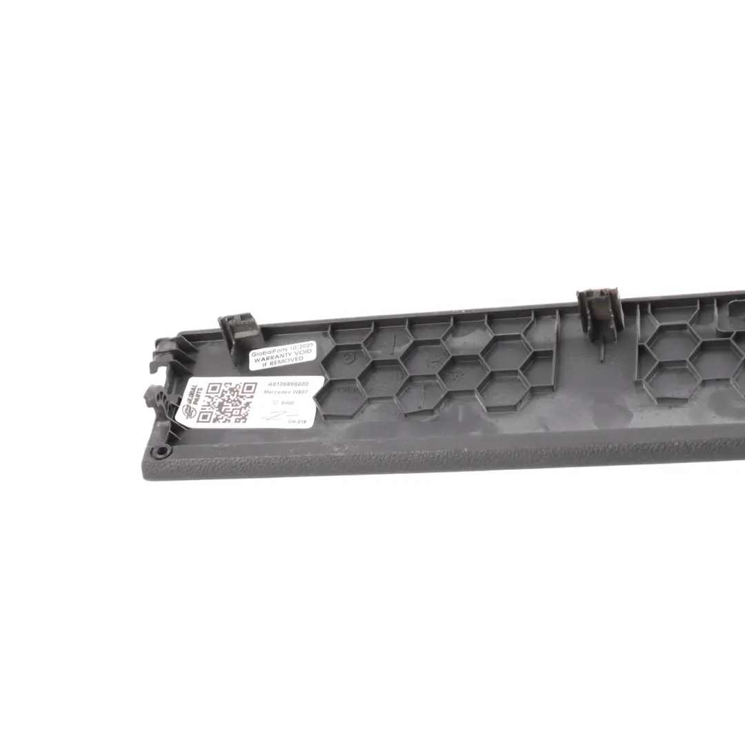 Mercedes Sprinter W907 W910 Panneau Garniture Centre Haut - SKU A9106896000 - Numéro de pièce A9106896000