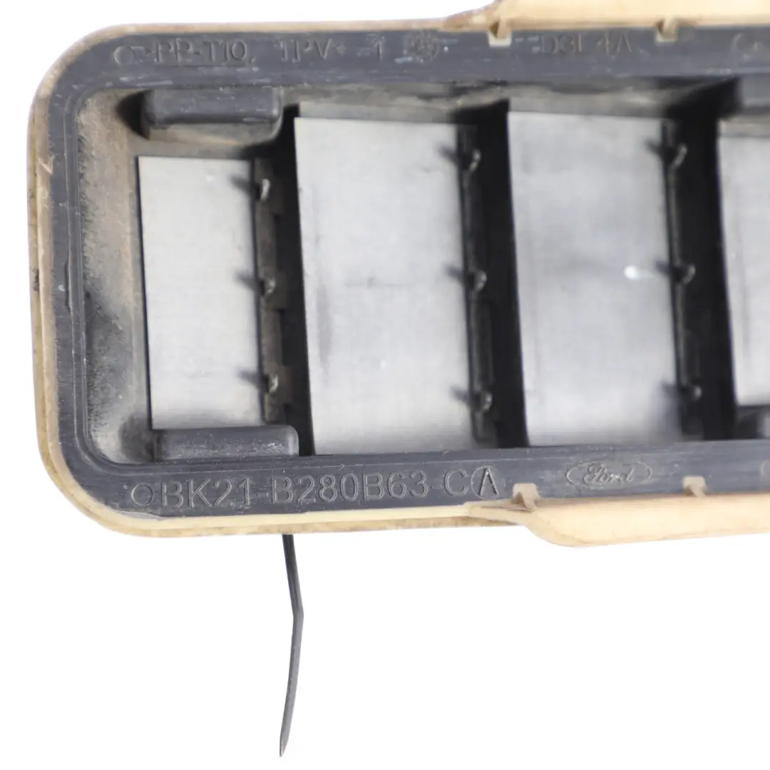 Ford Transit Custom Grille Aération Arrière Cache Conduit Aération Noir - SKU 1771939 - Numéro de pièce 1771939