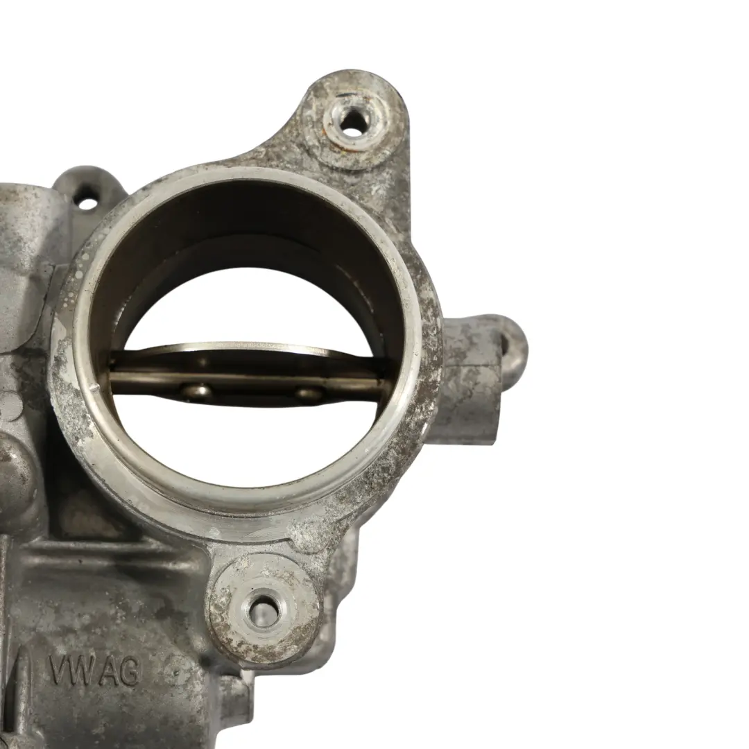 Przepustnica Silnika do Audi Q3 Volkswagen Tiguan 5N 2.0 TDI o numerze 04L128063AA Audi Q3 Volkswagen Tiguan 5N 2.0 TDI Przepustnica Silnika - SKU 04L128063AA-1 - Numer Części 04L128063AA