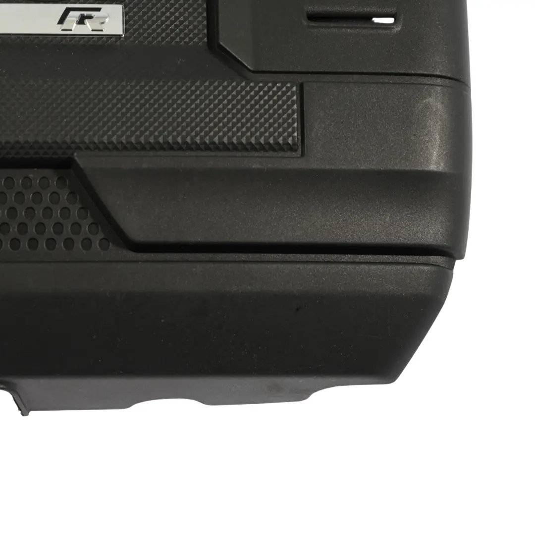 Tapa Superior Del Panel De Ajuste Del Motor 2.0 TSI para VW Golf Mk7 con número de pieza 06K103925BQ VW Golf Mk7 Tapa Superior Del Panel De Ajuste Del Motor 2.0 TSI - SKU 06K103925BQ - Número de pieza 06K103925BQ