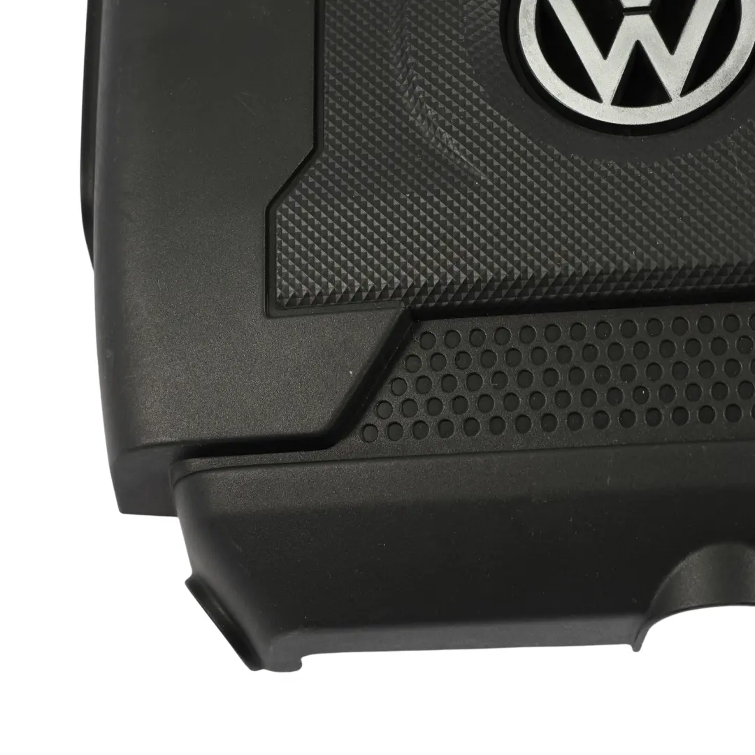 Górna Osłona Silnika 2.0 TSI Benzyna do VW Golf Mk7 o numerze 06K103925BQ VW Golf Mk7 Górna Osłona Silnika 2.0 TSI Benzyna - SKU 06K103925BQ - Numer Części 06K103925BQ