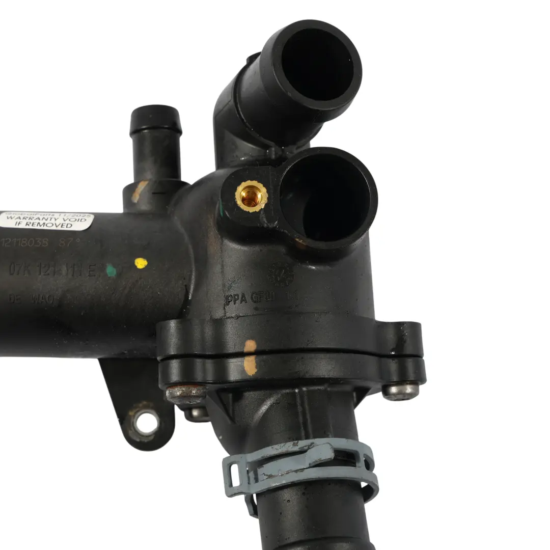 8Y Alloggiamento Termostato Unità Refrigerante 2.5 TFSI per Audi RS3 con numero di parte 07K121111E Audi RS3 8Y Alloggiamento Termostato Unità Refrigerante 2.5 TFSI - SKU 07K121111E - Numero di parte 07K121111E