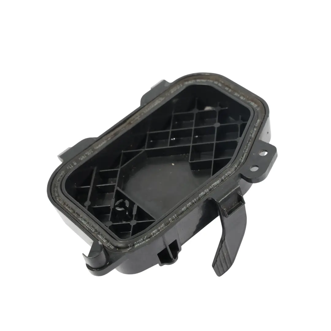 7P Panel Tapa Faro Delantero Izquierdo para Volkswagen Touareg con número de pieza 17486002RE Volkswagen Touareg 7P Panel Tapa Faro Delantero Izquierdo - SKU 17486002RE - Número de pieza 17486002RE