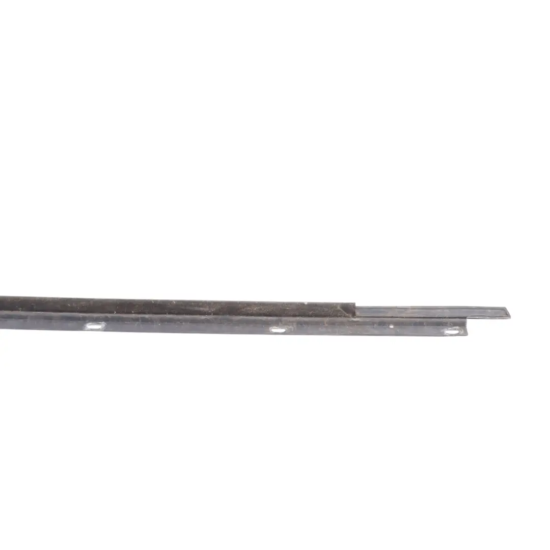 Mk5 5Dr Modanatura Porta Anteriore Sinistra Nero per Volkswagen Golf con numero di parte 1K4837477D Volkswagen Golf Mk5 5Dr Modanatura Porta Anteriore Sinistra Nero - SKU 1K4837477D - Numero di parte 1K4837477D