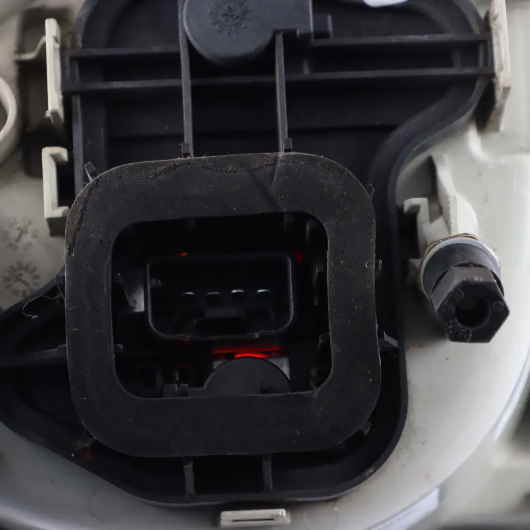 Volkswagen Golf Mk5 1K Lampa Tylna Zewnętrzna Lewa - SKU 1K6945095E - Numer Części 1K6945095E