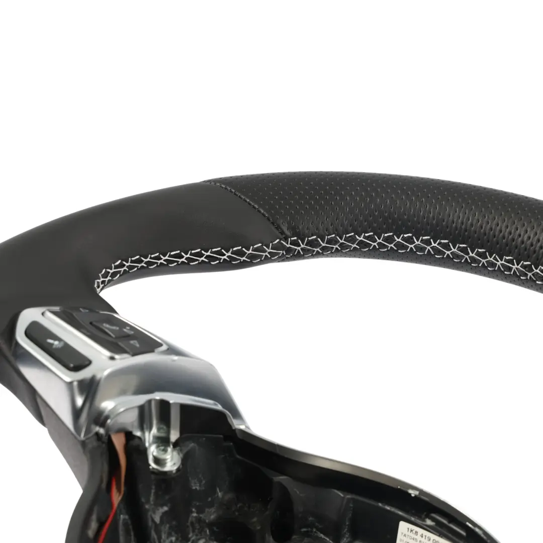 Volant Volkswagen Scirocco NEUF Cuir Noir Filets Blancs pour VW à propos du numéro de pièce 1K8419091H VW Volant Volkswagen Scirocco NEUF Cuir Noir Filets Blancs - SKU 1K8419091H-1 - Numéro de pièce 1K8419091H