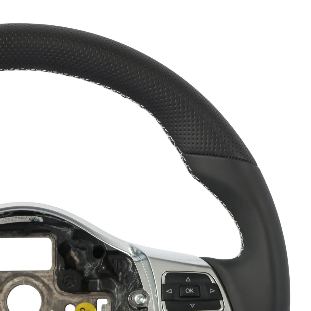 NUOVO Pelle Nera Fili Bianchi per VW Volkswagen Scirocco Volante con numero di parte 1K8419091H VW Volkswagen Scirocco Volante NUOVO Pelle Nera Fili Bianchi - SKU 1K8419091H-1 - Numero di parte 1K8419091H