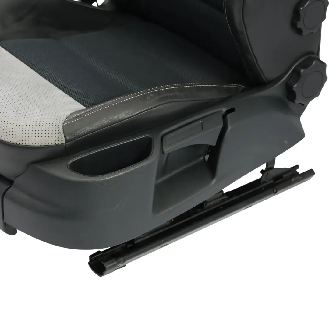 1Z VRS Siège Avant Gauche Chauffant Cuir Tissu Entretoise Noire pour Skoda Octavia à propos du numéro de pièce 1Z0881805RQ Skoda Octavia 1Z VRS Siège Avant Gauche Chauffant Cuir Tissu Entretoise Noire - SKU 1Z0881805RQ - Numéro de pièce 1Z0881805RQ