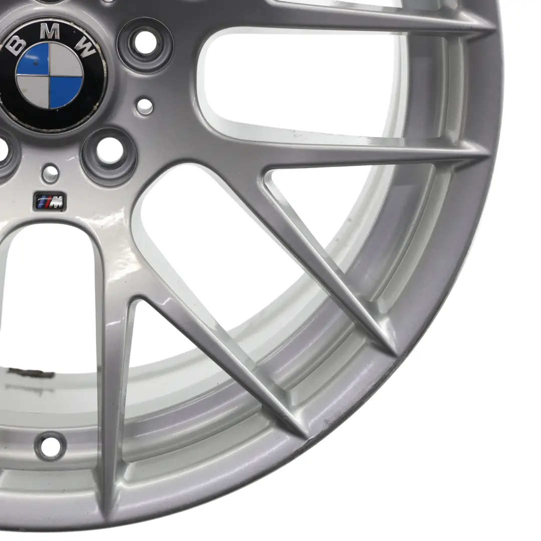 Felga Tylna Aluminiowa Srebrna 19" 10J ET:25 do BMW E90 E92 M3 o numerze 2284060 BMW E90 E92 M3 Felga Tylna Aluminiowa Srebrna 19" 10J ET:25 - SKU 2284060-2 - Numer Części 2284060