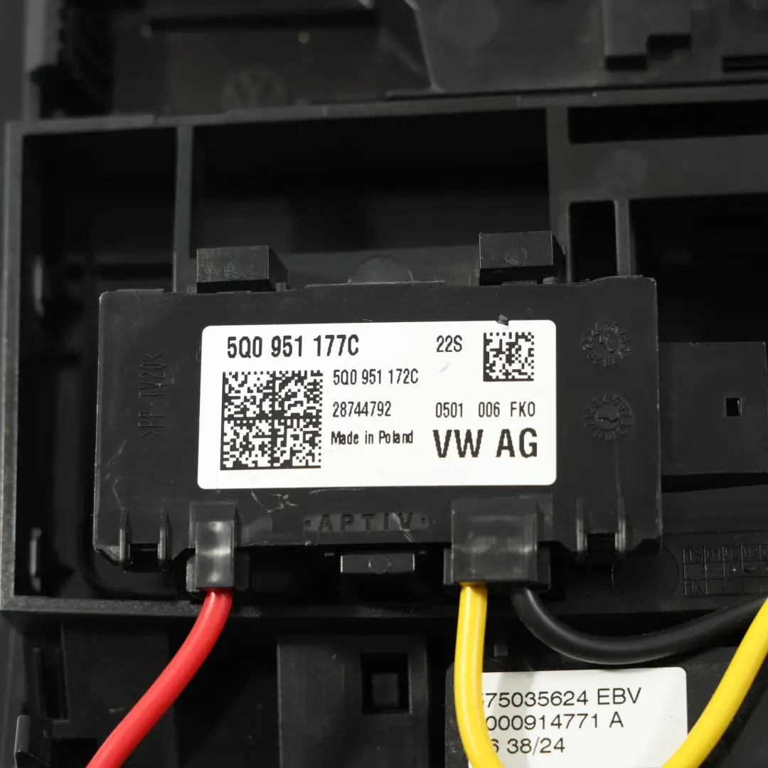 Innenbeleuchtung Schalttafel LED Dach Dachhimmel für Seat Ibiza 5 mit Teilenummer 2GA947105AF Seat Ibiza 5 Innenbeleuchtung Schalttafel LED Dach Dachhimmel - SKU 2GA947105AF - Teilenummer 2GA947105AF