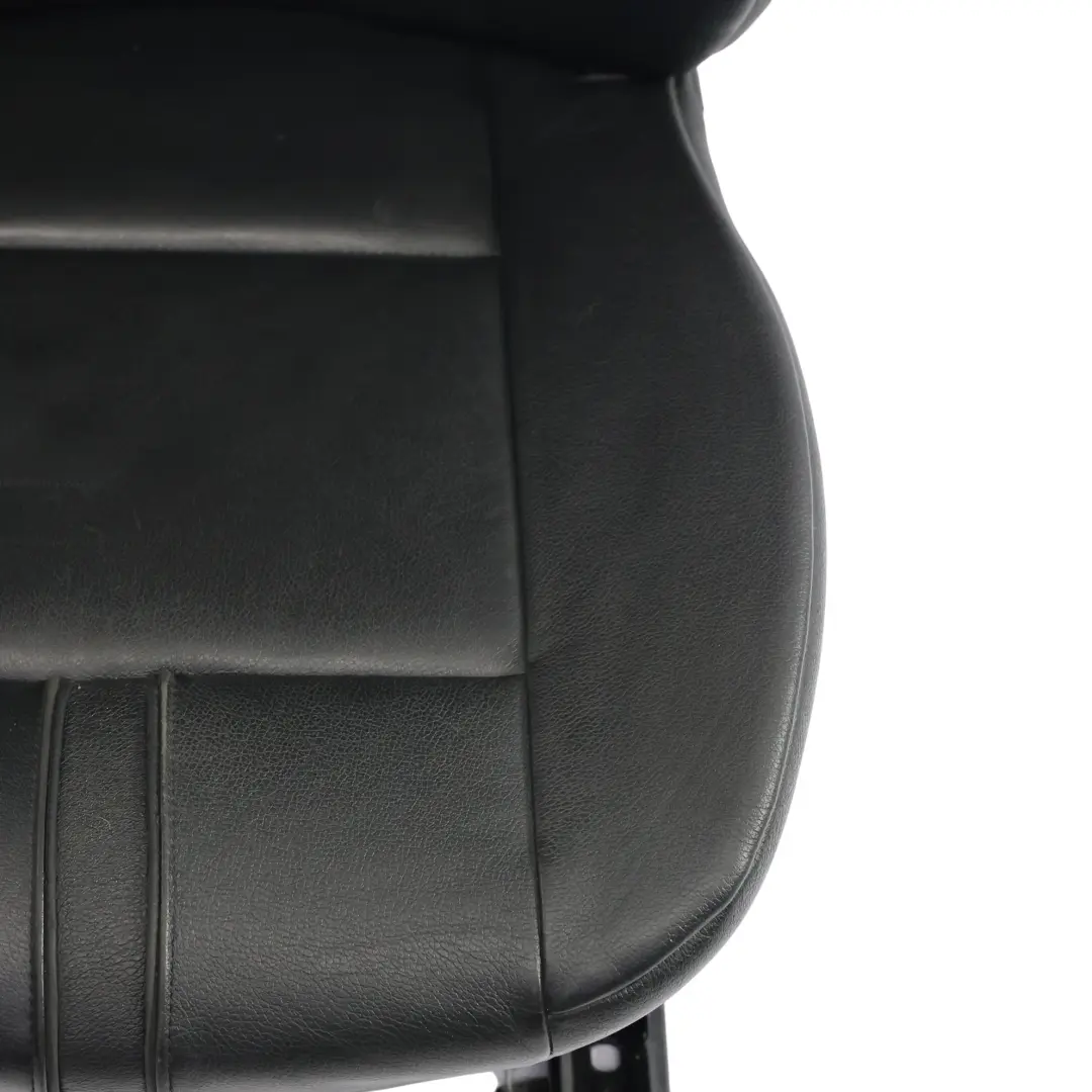 Przedni Fotel Grzany Skórzany Nevada Black Prawy Przód do BMW X3 E83 o numerze 3421900 BMW X3 E83 Przedni Fotel Grzany Skórzany Nevada Black Prawy Przód - SKU 3421900-3 - Numer Części 3421900