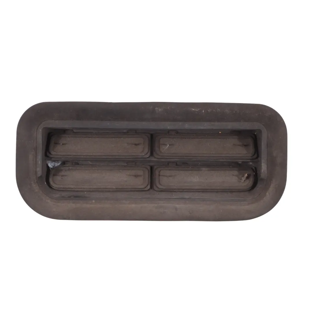 Phateon Mk1 Kratka Wentylacji Pod Zderzakiem Tył do VW Volkswagen o numerze 3D0819465B VW Volkswagen Phateon Mk1 Kratka Wentylacji Pod Zderzakiem Tył - SKU 3D0819465B - Numer Części 3D0819465B