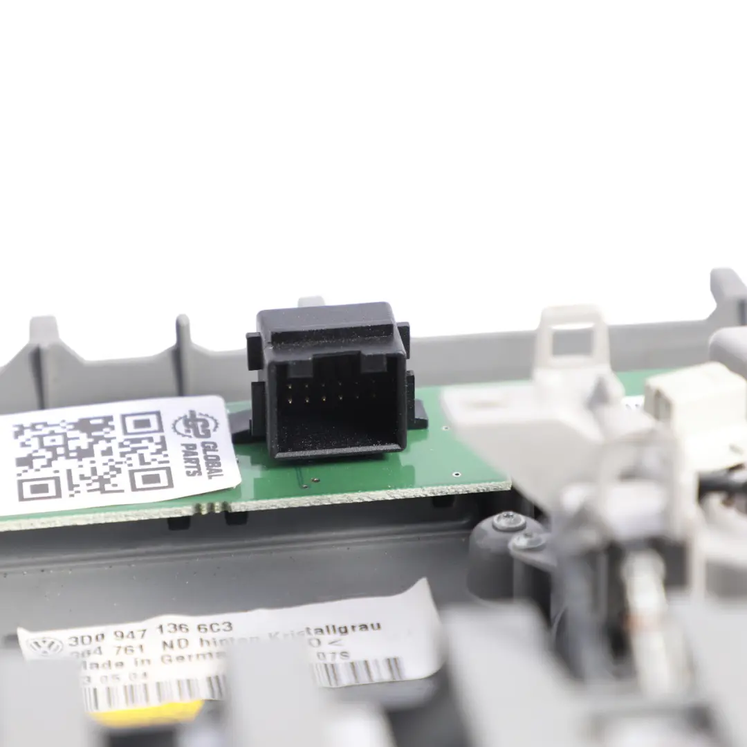 VW Volkswagen Phaeton 3D Interior Roof Light Panel Rear Reading Lamp - SKU 3D0947136 - Part number 3D0947136