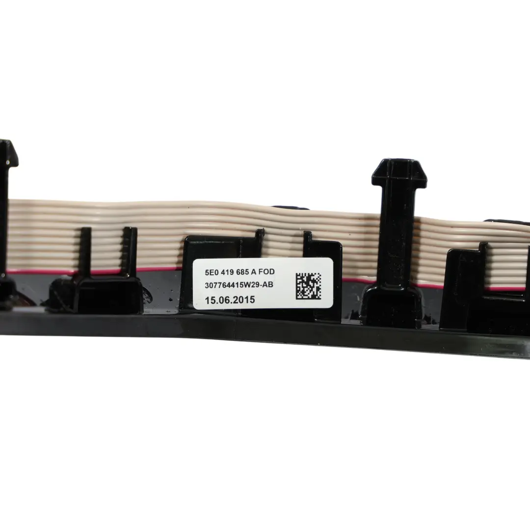 Mk3 Interruttore Pannello Copertura Volante 5E0419685A per Skoda Octavia con numero di parte 3V0919719A Skoda Octavia Mk3 Interruttore Pannello Copertura Volante 5E0419685A - SKU 3V0919719A - Numero di parte 3V0919719A