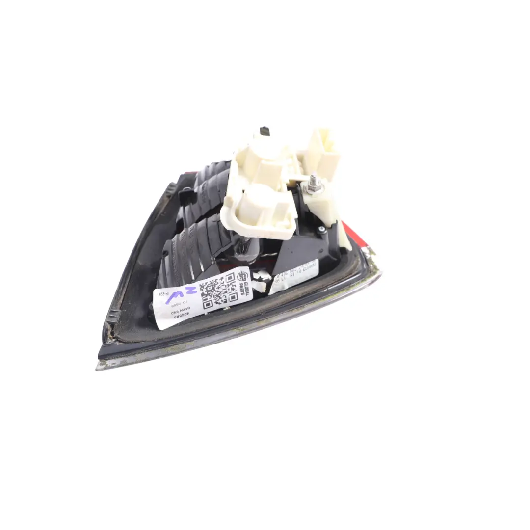 Heckleuchte Heckklappe Links 63210 0 für BMW E90 mit Teilenummer 406883 BMW E90 Heckleuchte Heckklappe Links 63210 0 - SKU 406883 - Teilenummer 406883