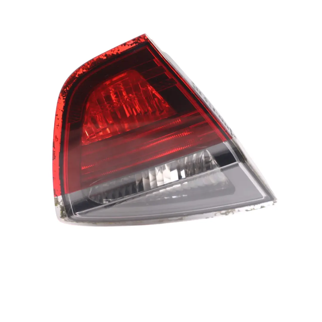 Heckleuchte Heckklappe Links 63210 0 für BMW E90 mit Teilenummer 406883 BMW E90 Heckleuchte Heckklappe Links 63210 0 - SKU 406883 - Teilenummer 406883