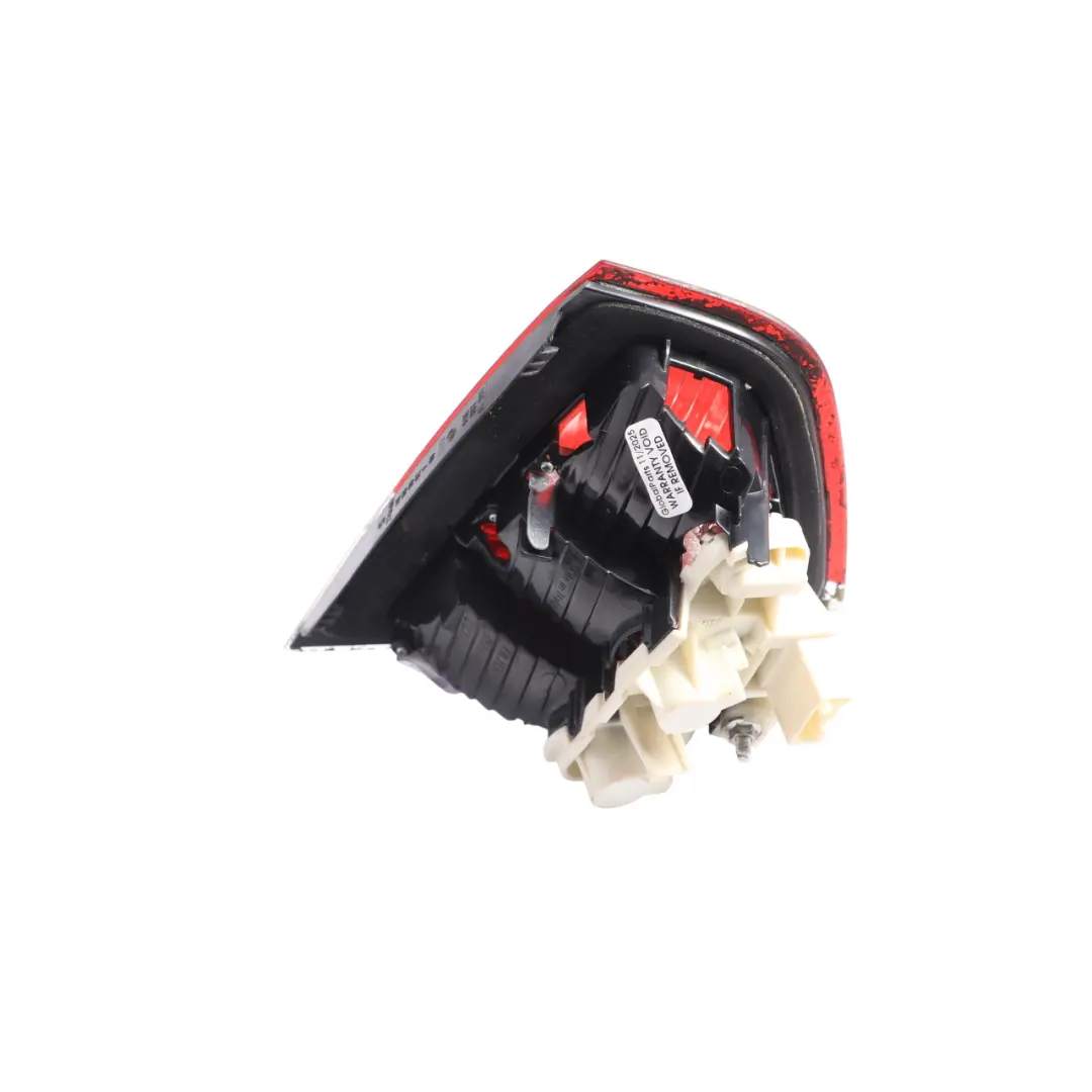 Heckleuchte Heckklappe Links 63210 0 für BMW E90 mit Teilenummer 406883 BMW E90 Heckleuchte Heckklappe Links 63210 0 - SKU 406883 - Teilenummer 406883