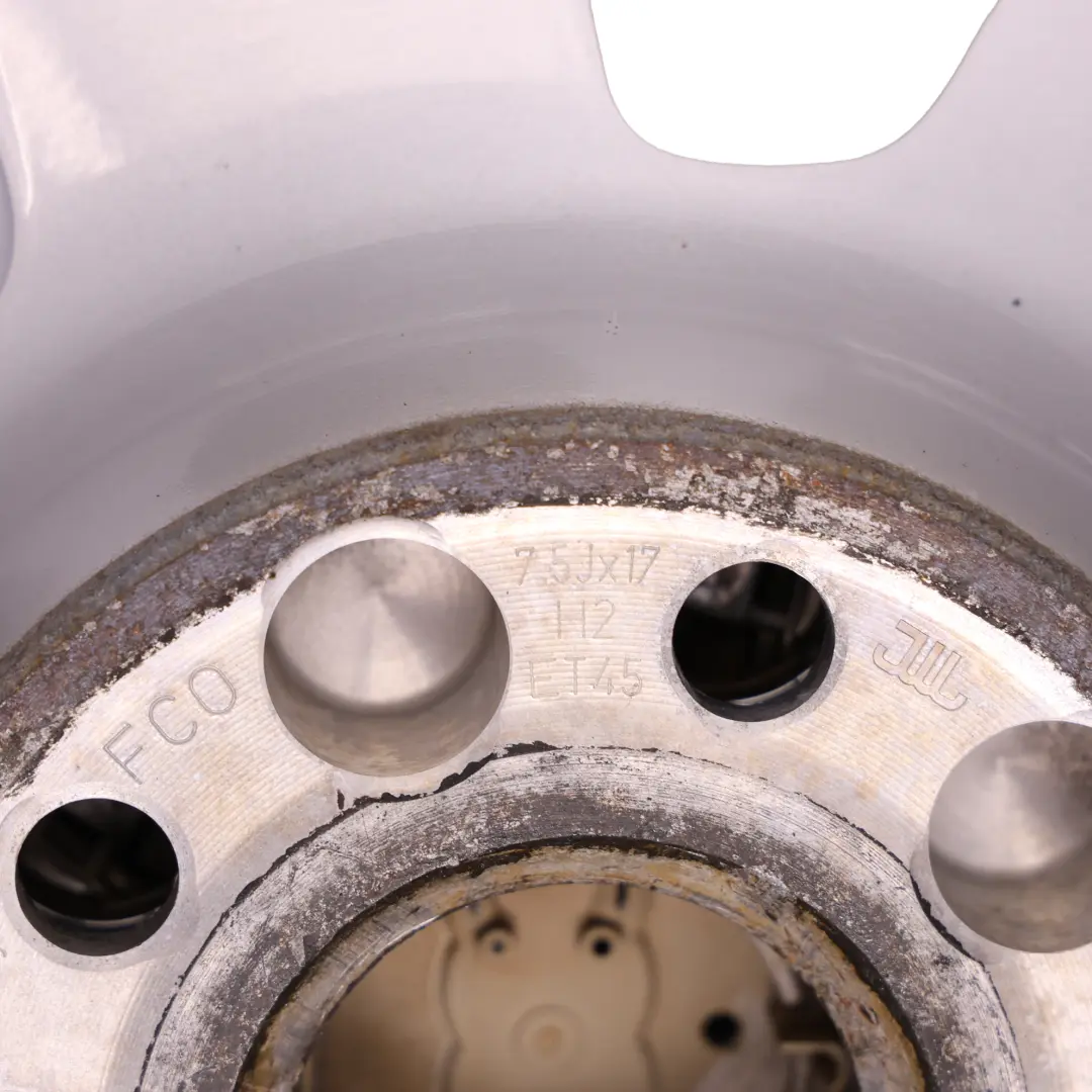 Leichtmetall Felge Silber 17" 7,5J ET:45 für Audi A6 C6 mit Teilenummer 4F0601025CB Audi A6 C6 Leichtmetall Felge Silber 17" 7,5J ET:45 - SKU 4F0601025CB-1 - Teilenummer 4F0601025CB