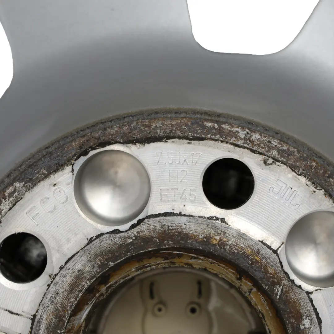 Jante Alliage Argentée 17" 7,5J ET:45 pour Audi A6 C6 à propos du numéro de pièce 4F0601025CB Audi A6 C6 Jante Alliage Argentée 17" 7,5J ET:45 - SKU 4F0601025CB-2 - Numéro de pièce 4F0601025CB