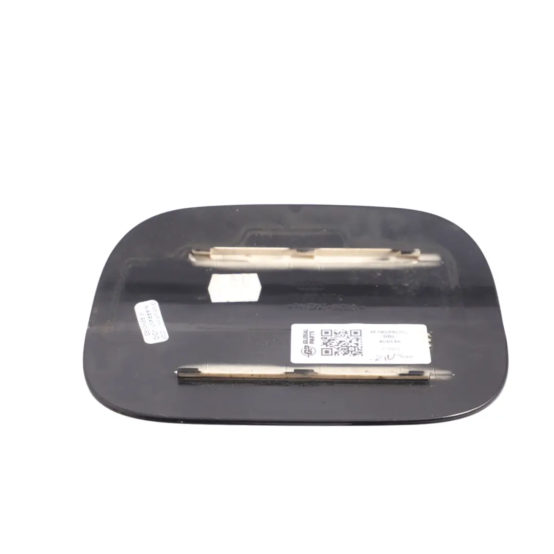 Coperchio Sportello Carburante Tappo Riempimento Nero Brillante LY9B per Audi A6 C6 con numero di parte 4F5809907C-BBL Audi A6 C6 Coperchio Sportello Carburante Tappo Riempimento Nero Brillante LY9B - SKU 4F5809907C-BBL - Numero di parte 4F5809907C-BBL