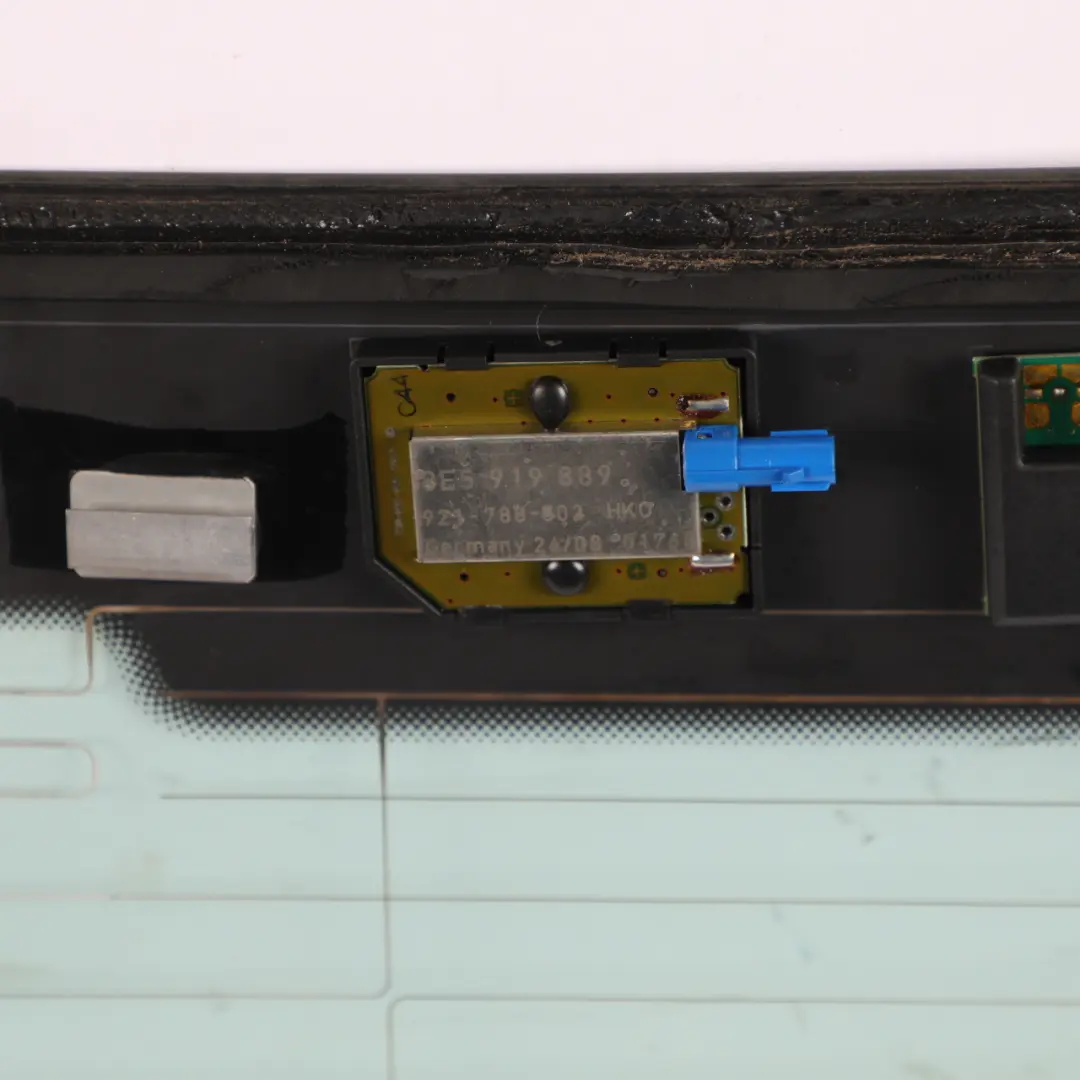 Window Glass Glazing Green AS2 to Audi A6 C6 Saloon Rear with Part number 4F5845501 Audi A6 C6 Saloon Rear Window Glass Glazing Green AS2 - SKU 4F5845501 - Part number 4F5845501