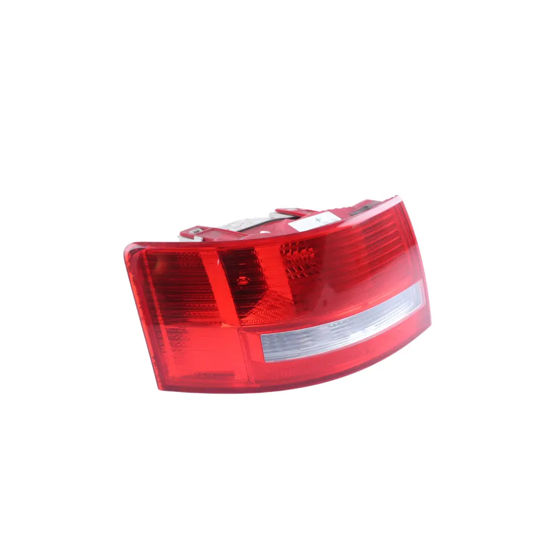 Heckleuchte Lampe Kofferraumdeckel Links für Audi A6 C6 Limousine mit Teilenummer 4F5945095L Audi A6 C6 Limousine Heckleuchte Lampe Kofferraumdeckel Links - SKU 4F5945095L - Teilenummer 4F5945095L