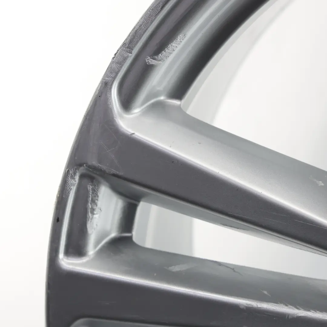 4M Srebrna Felga Aluminiowa 20" 9J ET:33 do Audi Q7 o numerze 4M0601025H Audi Q7 4M Srebrna Felga Aluminiowa 20" 9J ET:33 - SKU 4M0601025H-2 - Numer Części 4M0601025H