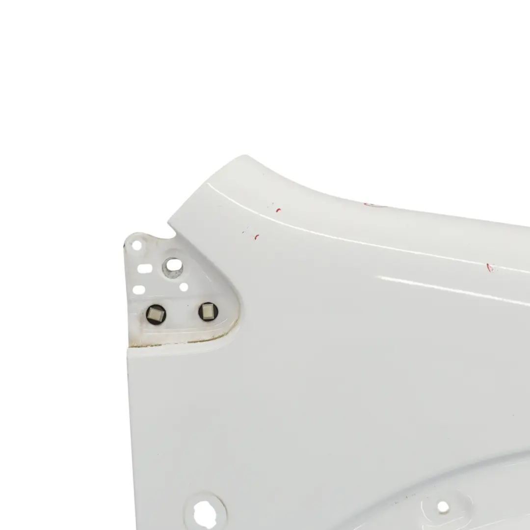 Seitenverkleidung vorne rechts Kotflügel Frozen White - Z2 für Ford Transit Connect mit Teilenummer 5131151 Ford Transit Connect Seitenverkleidung vorne rechts Kotflügel Frozen White - Z2 - SKU 5131151-FW - Teilenummer 5131151